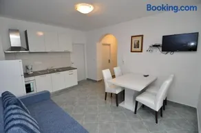 Apartments Marija - Maslenica - first line to the sea - Image 3