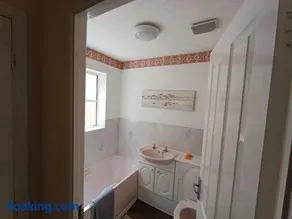 3 Bed House - Sleeps 5 - Pets - Parking - Image 4