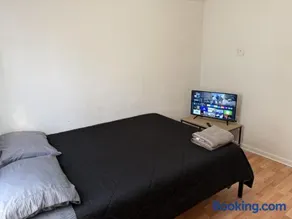 Private house with 4 bedrooms 2 bathrooms, NYC direct bus 1 block away, MetLife Stadium FIFA World Cup 30 minutes away - Image 4