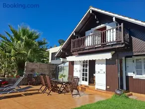 Casa de madera sobre el mar - Image 5