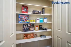 5bd 3 ba ATX Pool Hot Tub Theater Arcade - Image 3