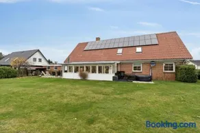 Relaxing Holiday Home Near Beach And Harbour - Image 4