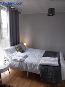Cozy Quiet Room Steps from the London Eye - Image 1
