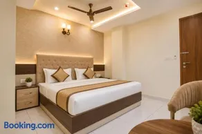 Hotel Meridia Inn Near PEC College & PGI - Image 2