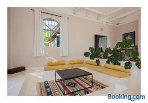 Nyeri 4BR Farmhouse Retreat Valley Views - Image 5