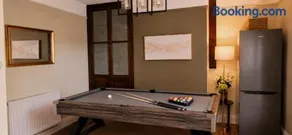 City Break Chester in Spacious Victorian House with Games including tennis and pool table - Image 2