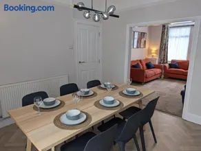 Spacious Family Holiday Home - Image 1