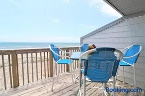 Oceanfront 2-bedroom Queen's Grant - Image 2