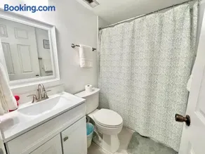 Quiet home in Metrowest - Image 2