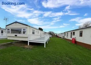 3 Bedroom 2 Bathroom Caravan Charlie Delta - Image 1