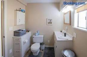 Sleeps 2 Private Entrance, Spa Tub, Near Casino - Image 3