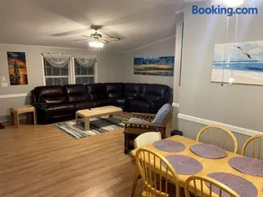 MH138 Ocean Lakes Pet Friendly Golf Cart Included-Beach Bum - Image 1