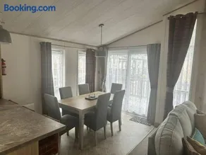 Luxury 6-8 Berth Lodge - Image 4