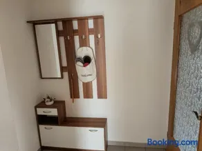 Apartamento vacacional totalmente equipado con barbacoa, jardín y terraza | Vistas al jardín - Image 1