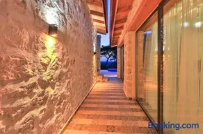 Spacious 2BR Stone Villa with Pool & BBQ - Image 1