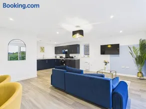 Relaxing Cooden Escape Stylish 3 Bed Flat - Image 1