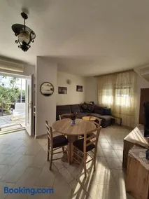Apartment Fish - Image 3
