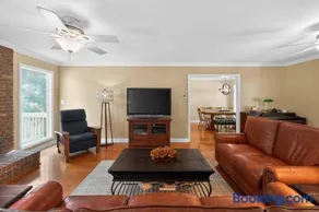 Spacious 4 BR Retreat near Lake Norman with deck - Image 2