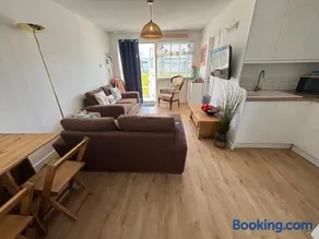288, Two bed Chalet on Belle Aire Holiday Park - With private veranda, sleeps 5, pet friendly, free Wi-Fi, bed linen and towels included and onsite entertainment available - Image 5