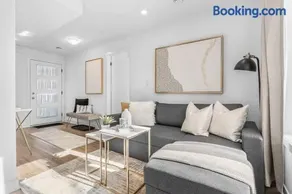 New 2-Bedroom Suite Sleeps 5 7 Minutes to the Falls & Free Parking - Image 2