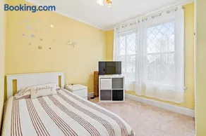 Cozy Stay in Pittsburgh - Image 2