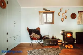 Cosy Cabin - Image 1