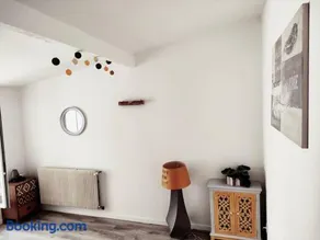 Superbe maison rénovée avec agréable jardin - Image 4