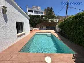 Preciosa Casa en Roses con Vistas al Pueblo y al mar AV-33 - Image 1