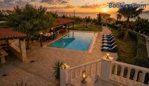 Bella Villa with Private Pool & Sea View Ideal for Groups - Image 4