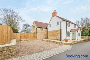 3 Bed in Westmancote oc-t30722 - Image 1