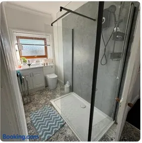 Stonehouse Apartment - Image 5