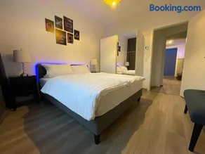 JayBnB - PS5 55 Zoll 4K TV Gaming Apartment - Image 3