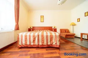Pannon Hotel Bejelentkezés 20 óráig, Check-in until 20 o'clock, Einchecken bis 20 Uhr - Image 3