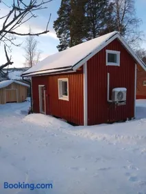 Nyrenoverad charmig gäststuga med sovloft i Järpen - Image 1