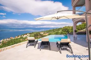 Apartment with a private pool, enchanting view, beach - by Traveler tourist agency ID 2122 - Image 1