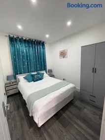 Private One Bedroom Flat in Barnet, London - Image 3