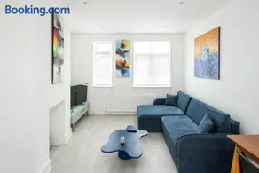 1 Bedroom flat in Barons Court - Image 3