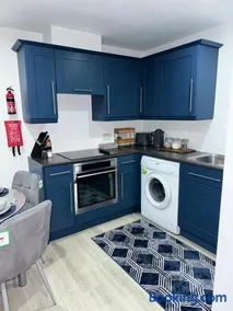 Modern 2 Bed Apartment - Blue Madison - Image 2