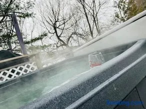 Zenitude 2, Beachfront chalet, hot tub,Lac Simonet - Image 3