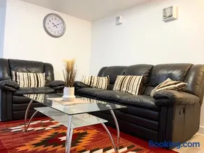 Crescent Apartment - Two bedroom - Image 3