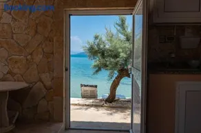Beachfront villa Mihovil with direct beach access - Image 2