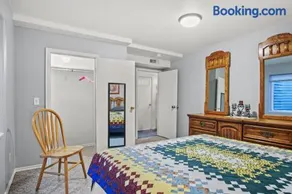 3BR Home • Near Maverik Center & Valley Fair - Image 4