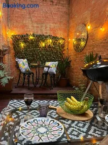 Niru Experience Chelsea Oasis with Courtyard - Image 4