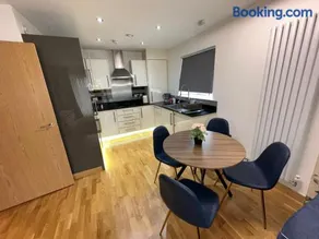 little hideout, Luxury Apartment - Image 5