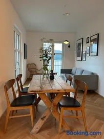 Seaside apartment - Image 1
