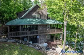 Lakefront Point Retreat on Nantahala Lake with Dock - Image 1