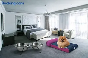 Bon Hotel - Image 2