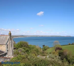 Seaside Holiday Cottage Near Beach - Image 2
