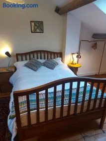 Restful attic room in riverside spot - Image 3