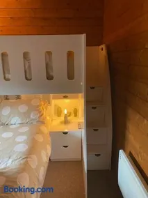 4 bedroom Lodge Hotub-Pool in Surrey UK - Image 2